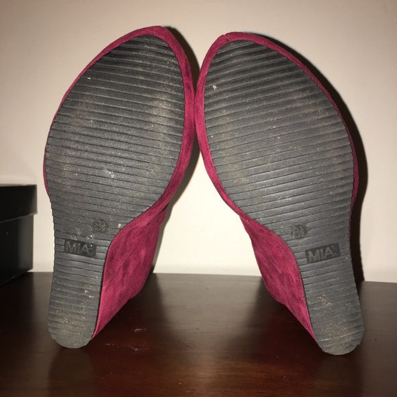 MIA Ivette Wedges - Berry Color - WORN ONCE - Picture 7 of 7